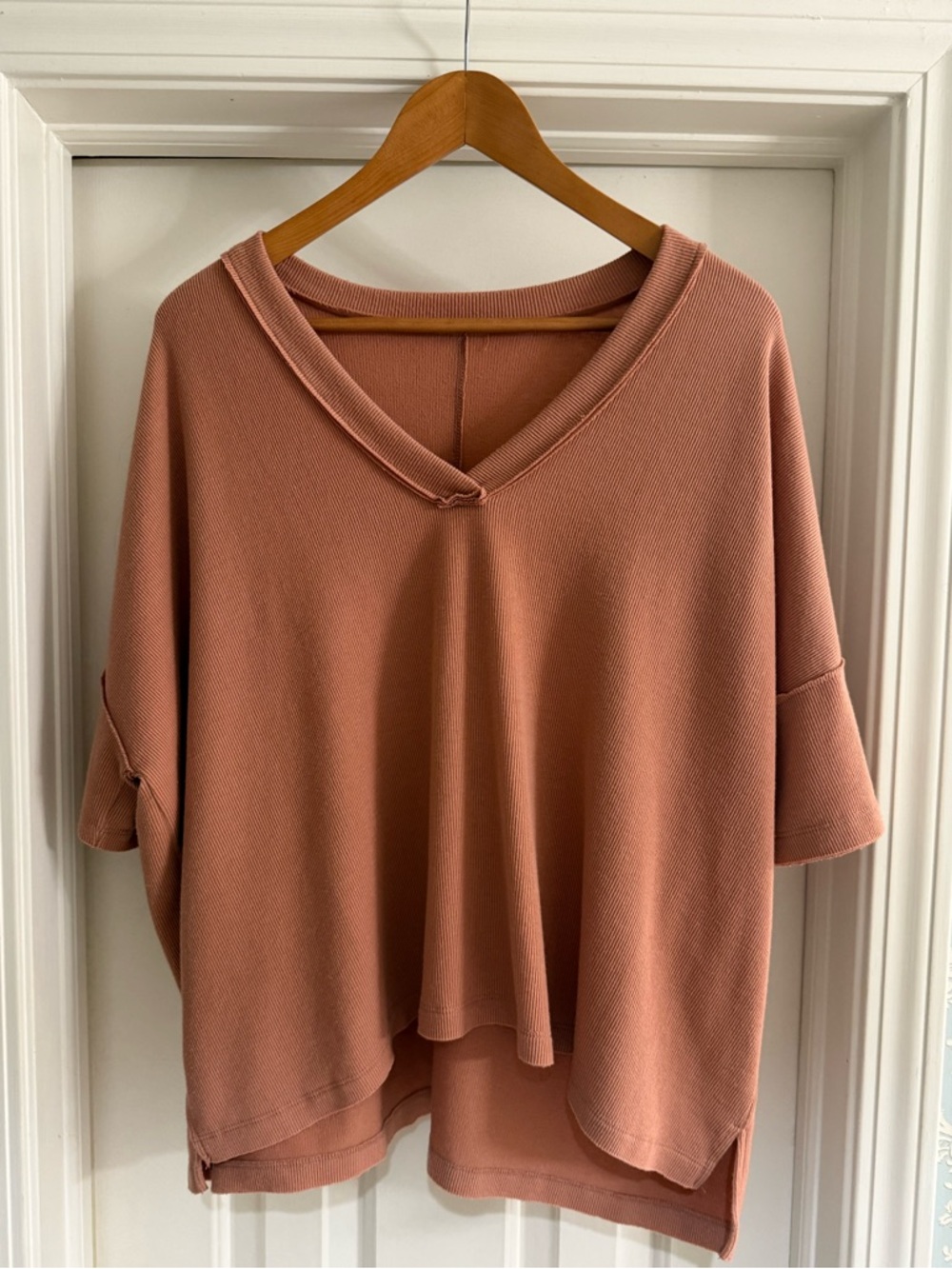 Three Birds Nest on the go ribbed v neck tee mauve